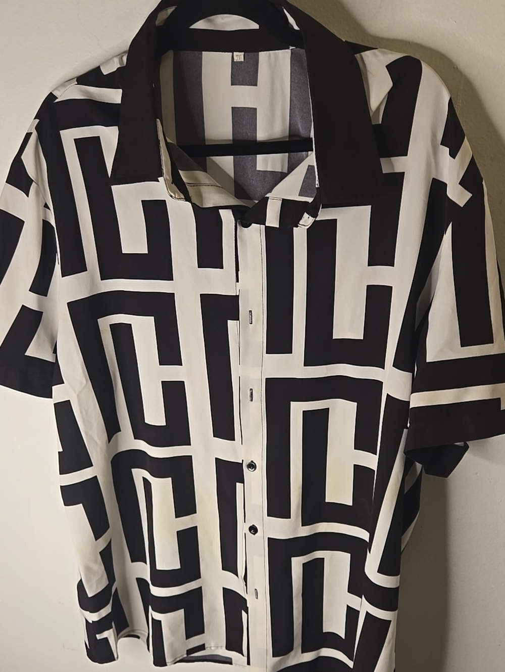 Men's Geometric Short Sleeve Shirt - Black & White - Picture 4 of 5